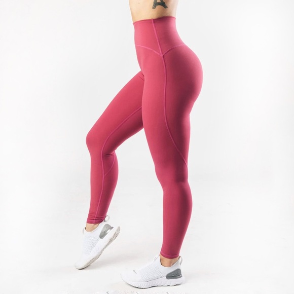 ❤︎ ALPHALETE Surface Elevation Leggings - Picture 3 of 5